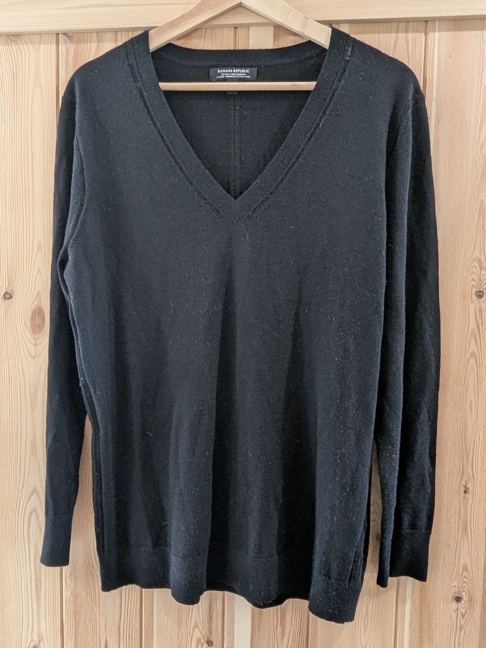 Banana Republic 100% Merino Wool V-Neck Sweater - Picture 2 of 9